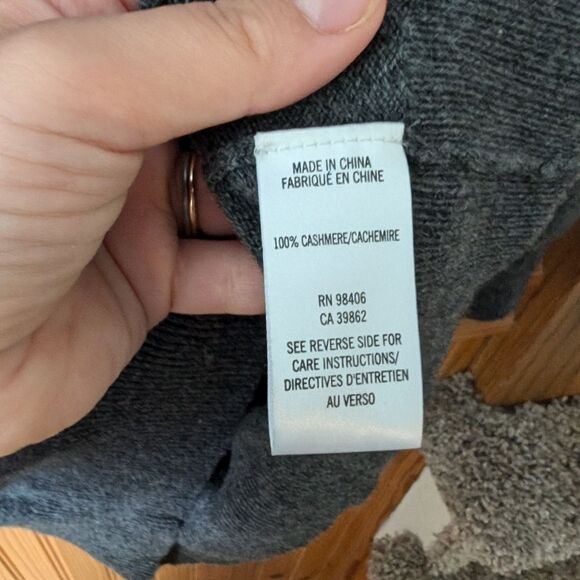 Theory 100% Cashmere Gray V-Neck Sweater Size T/TP - Picture 4 of 9